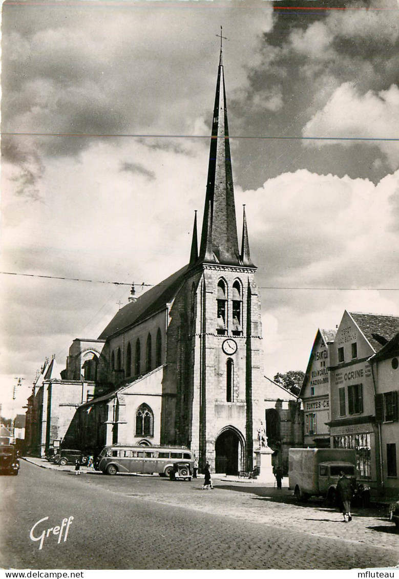 77* NEMOURS    L Eglise    (CPSM 10x15cm)  RL18,1476 - Nemours