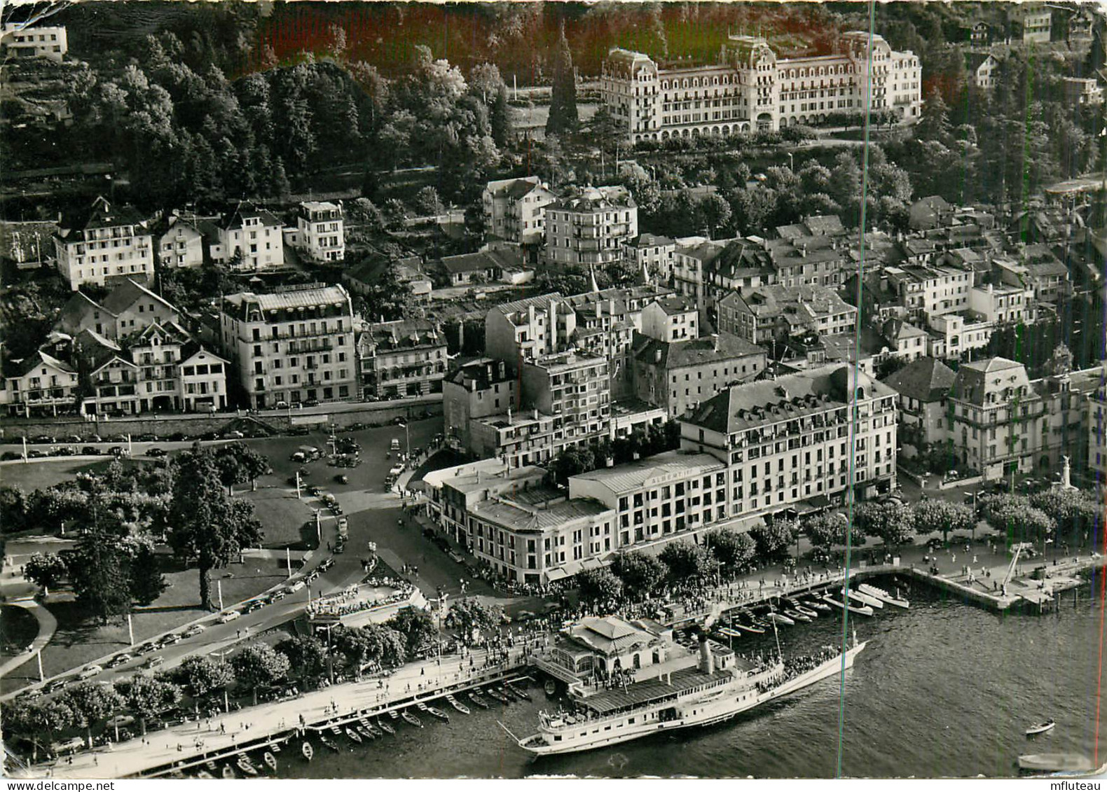 74* EVIAN LES BAINS  Le Port Et Les Grands Hotels  (CPSM 10x15cm)      RL18,1201 - Evian-les-Bains