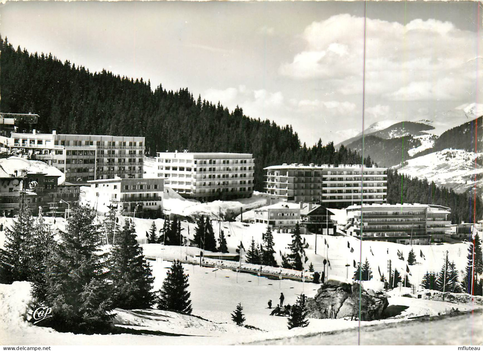 73* COURCHEVEL  Les Grands Immeubles  (CPM 10x15cm)      RL18,1146 - Courchevel