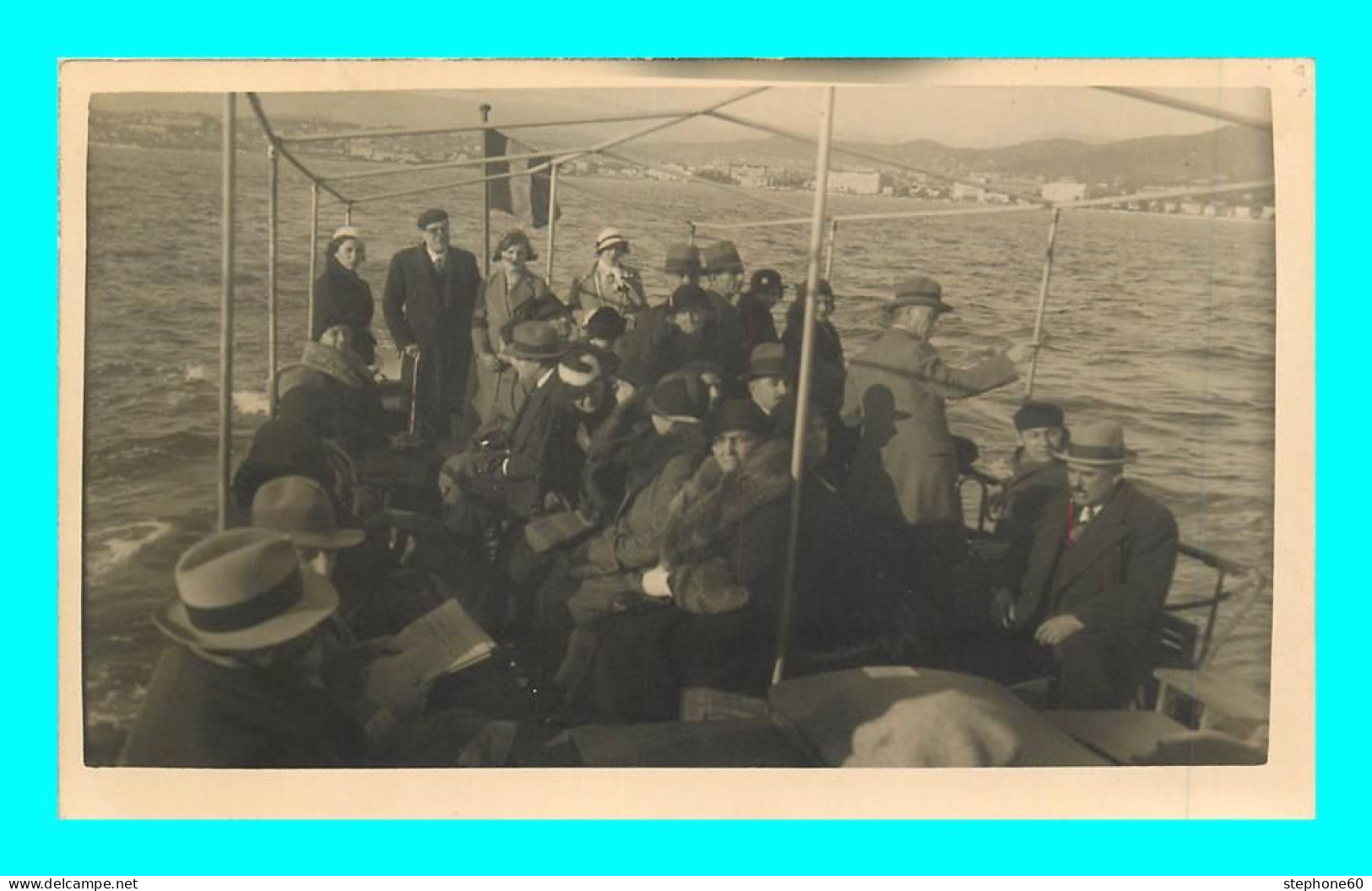 A905 / 213 HOMME Et Femme - Carte PHOTO Sur Un Bateau - Men