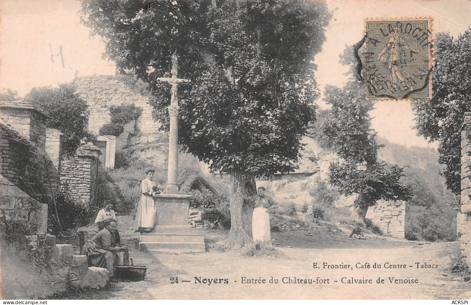 89 Noyers-sur-Serein Entrée Du Chateau Fort Et Calvaire De Venoise  (scanR/V)  N° 10 \MR8005 - Noyers Sur Serein