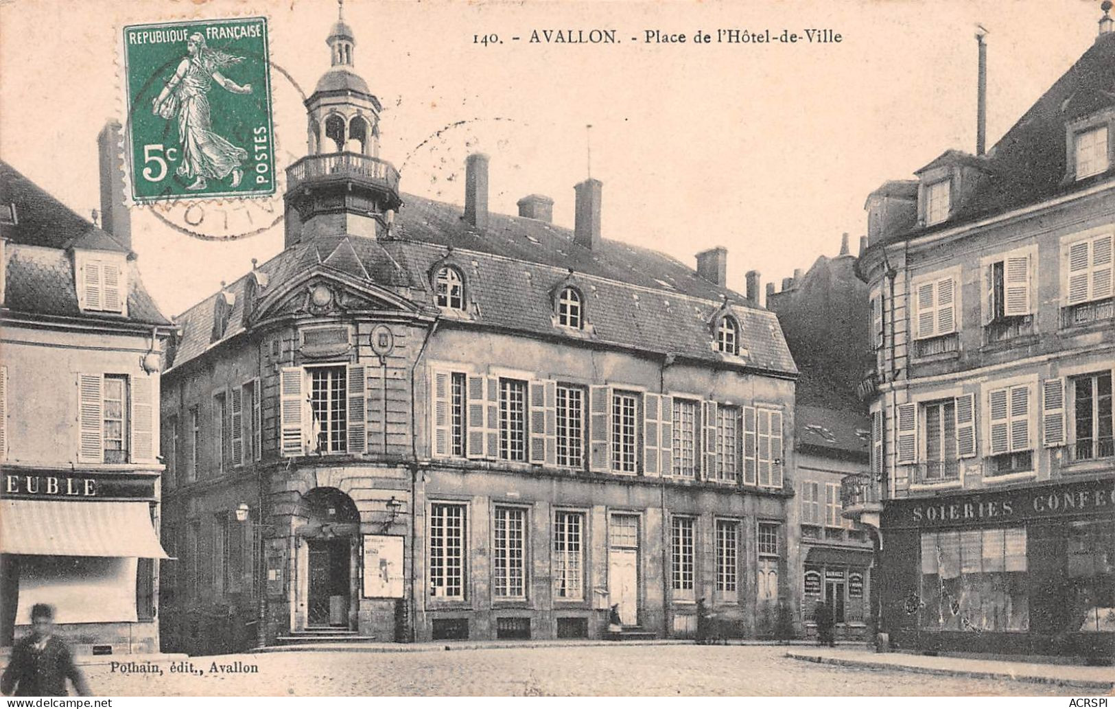 89 AVALLON   La Place De La Mairie    (Scan R/V) N° 32 \MR8004 - Avallon