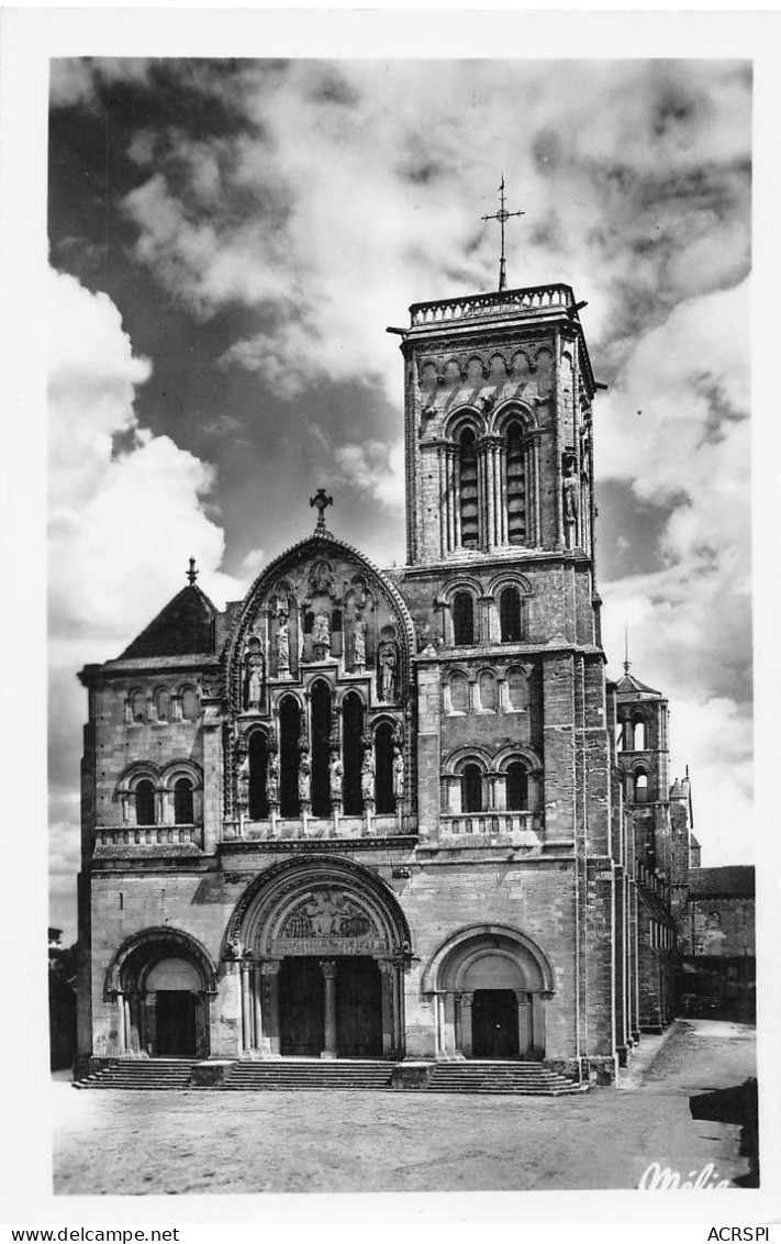 Vézelay   Abbatiale De La Madeleine La Façade   (Scan R/V) N° 22 \MR8003 - Vezelay