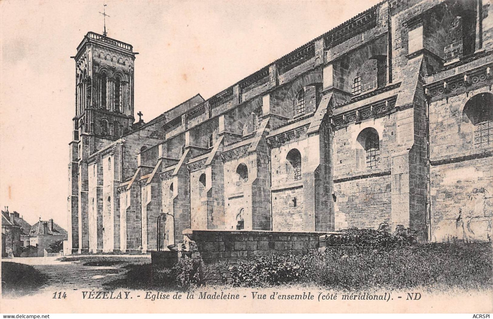 Vézelay  L'église  Basilique  Le Coté Méridional    (Scan R/V) N° 29 \MR8003 - Vezelay