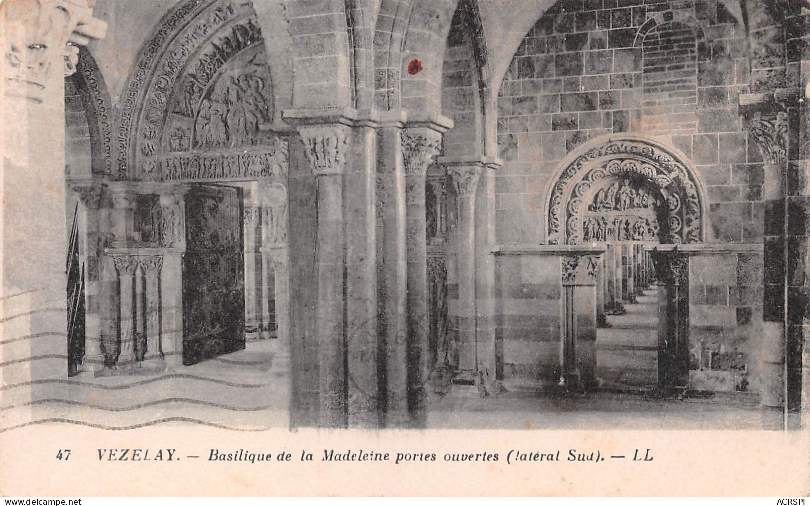 Vézelay  L'église  Et Ses Portes Ouvertes Latérales Sud  (Scan R/V) N° 27 \MR8003 - Vezelay