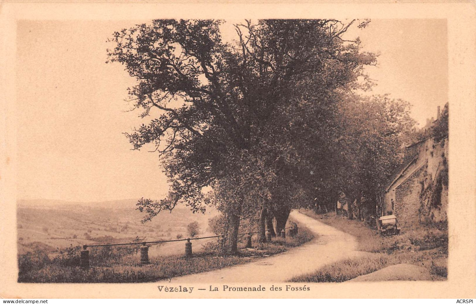 Vézelay La Promenade Des Fossés édition BASUYAU (Scan R/V) N° 15 \MR8003 - Vezelay