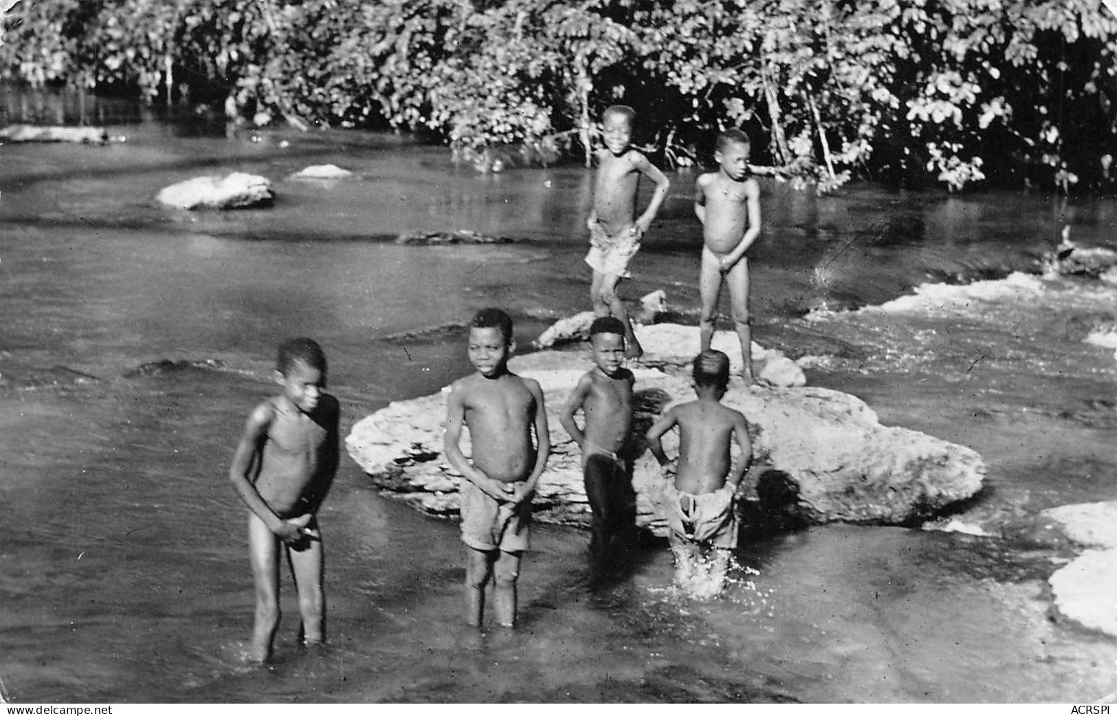 Jeunes Enfants Se Baignant Dans Le Fleuve Cliché Remond  (Scan R/V) N° 77 \MR8001 - French Guinea