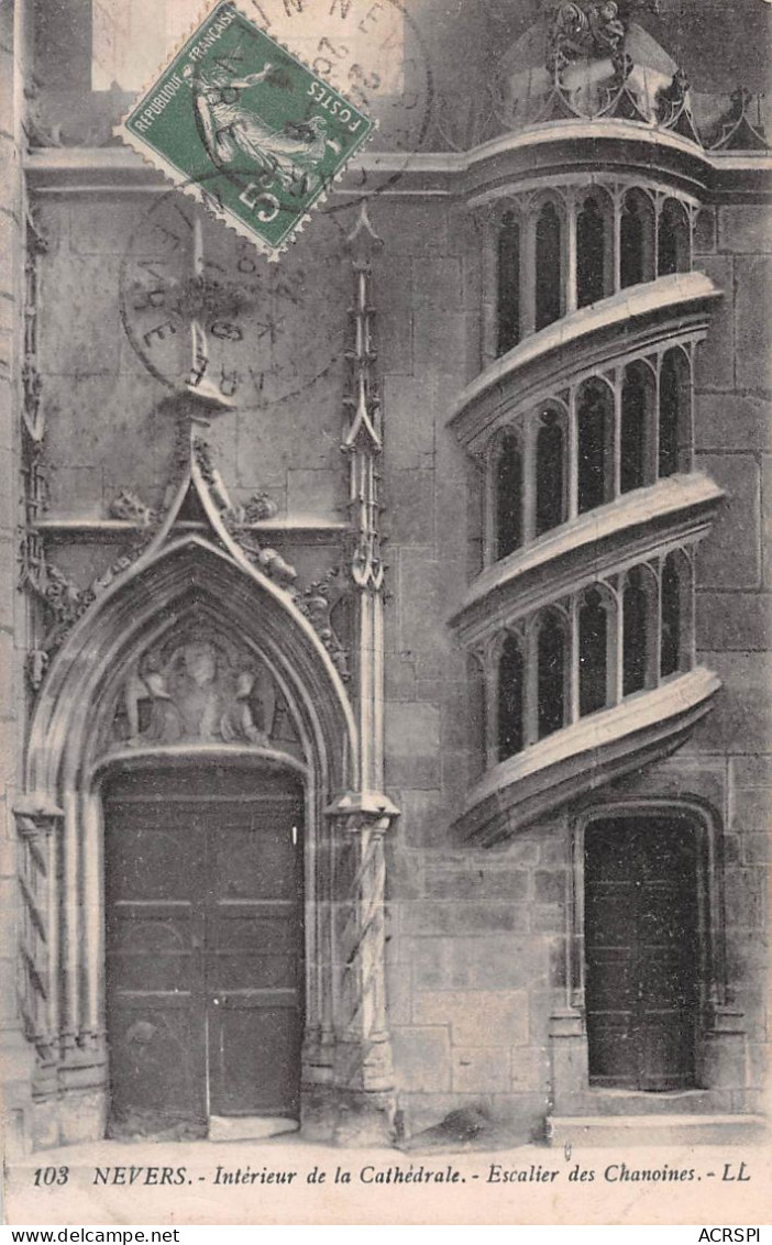 58  NEVERS Escalier Des Chamoines Intérieur De La Cathédrale  éditions L.L   (Scan R/V) N° 16 \MR8001 - Nevers