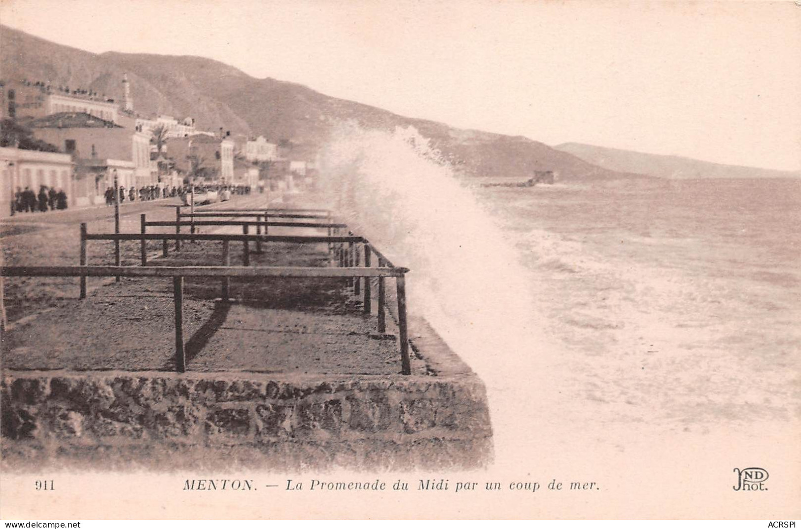 06  MENTON  La Promenade Du Midi Par Un Coup De Mer         (Scan R/V) N° 70 \MR8014 - Menton