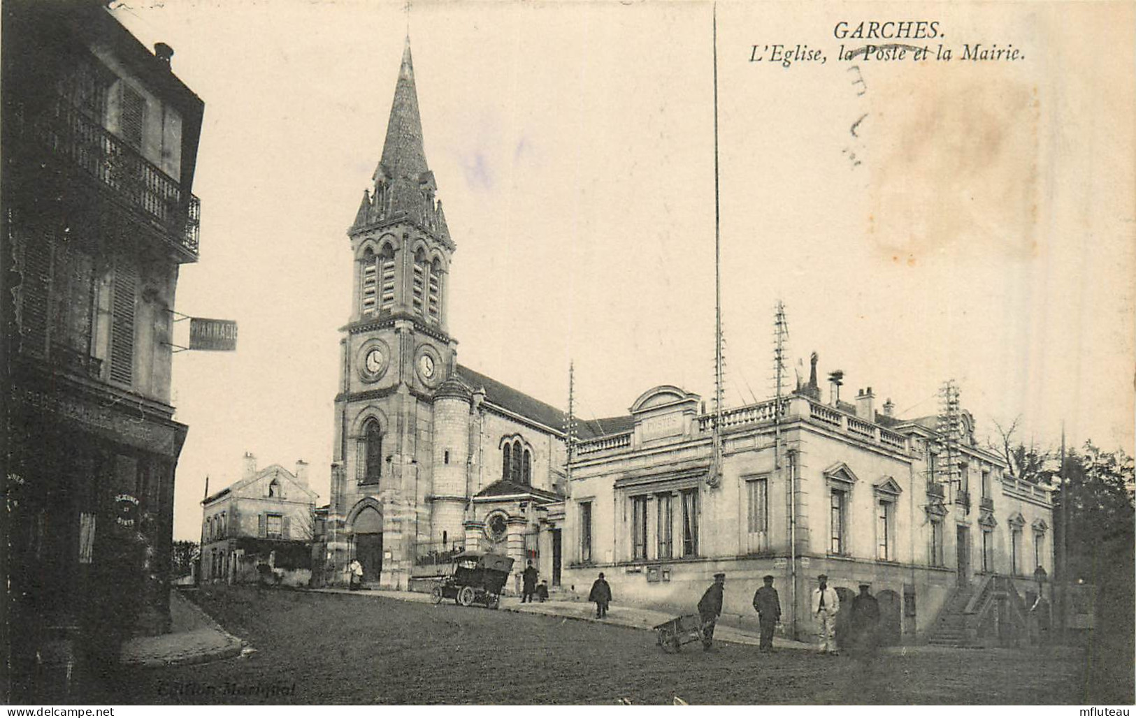 92* GARCHES  L Eglise La Poste Et La Mairie        RL29,0005 - Garches