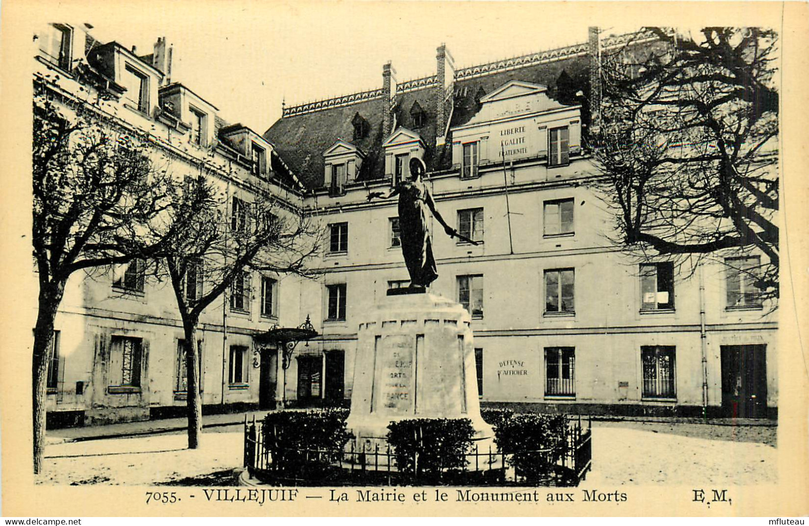 94* VILLEJUIF Mairie Et Le Monument Aux Morts    RL29,1261 - Villejuif