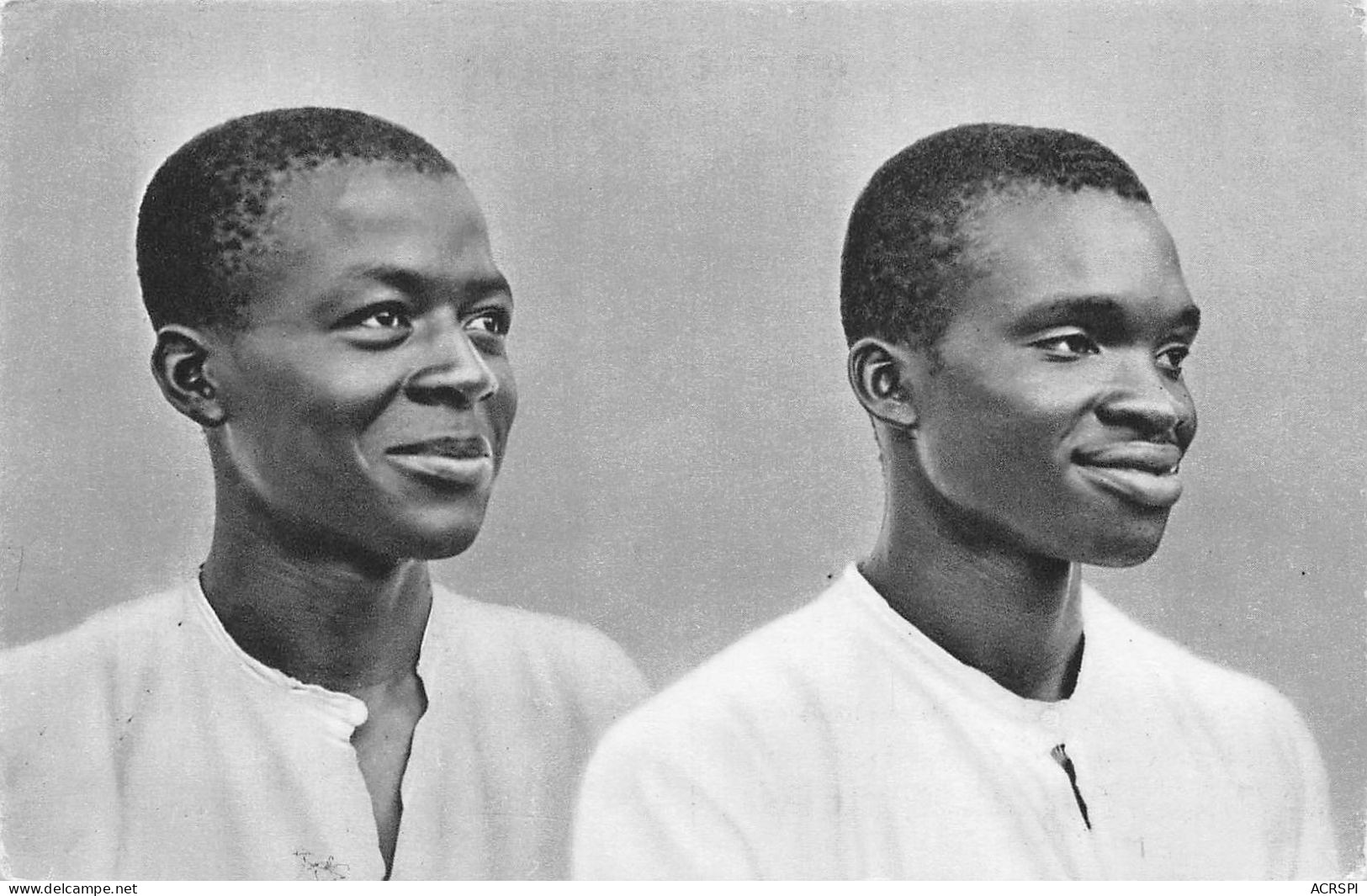 CAMEROUN   EWONDOS Deux Séminaristes           (Scan R/V) N°    65   \MR8053 - Cameroun