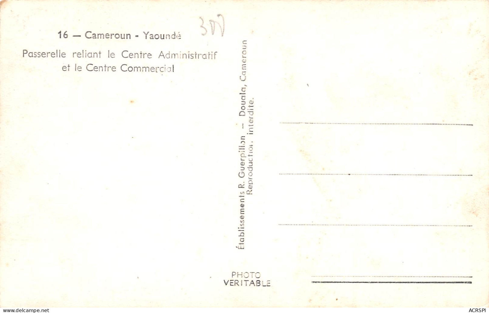 CAMEROUN  Yaoundé   Paserelle Entre Le Centre Administratif Et Commercial    (Scan R/V) N°    53   \MR8053 - Camerun