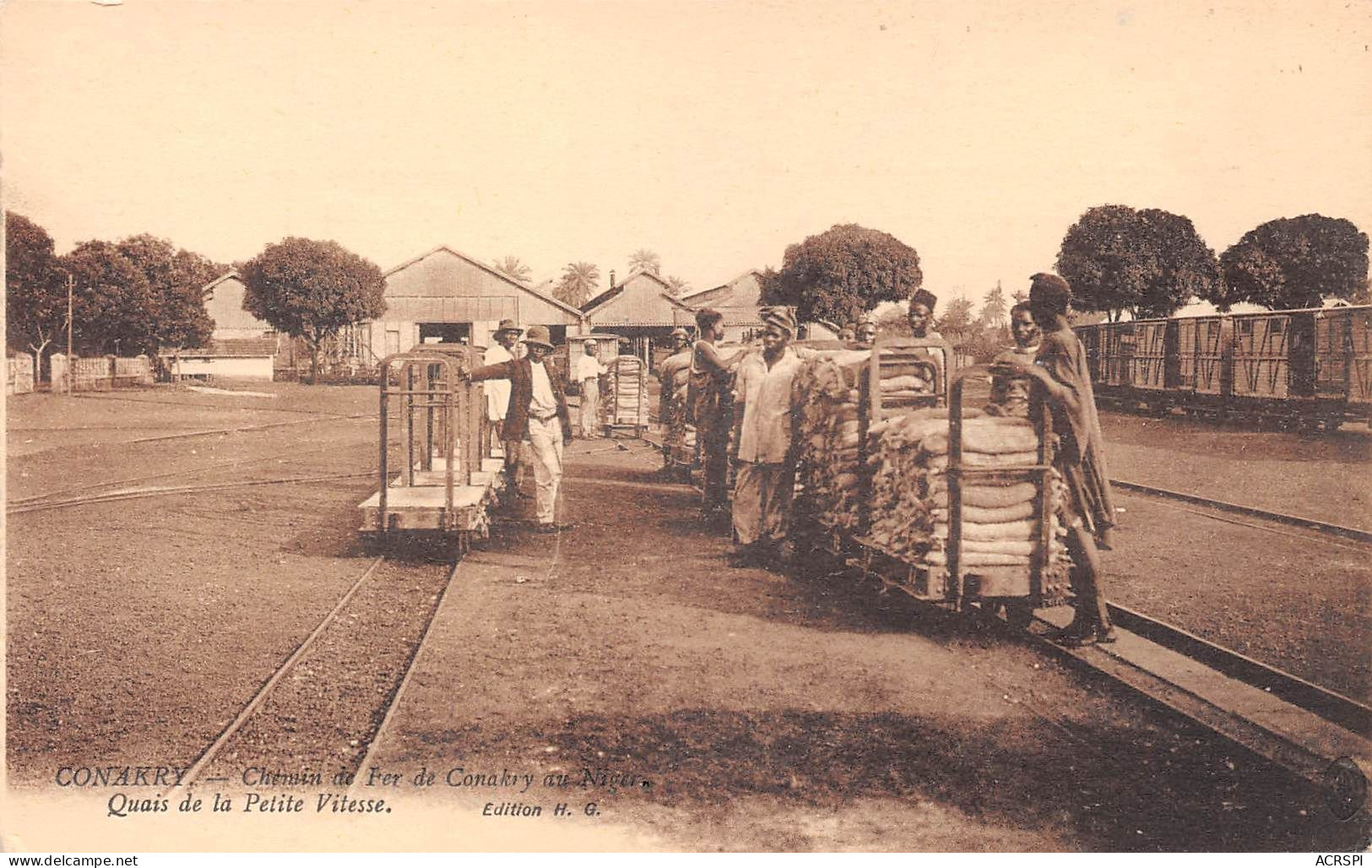 GUINEE CONAKRY   Le Quai De La Petite Vitesse Chemin De Fer SNCF         (Scan R/V) N°    14   \MR8053 - Guinée Française