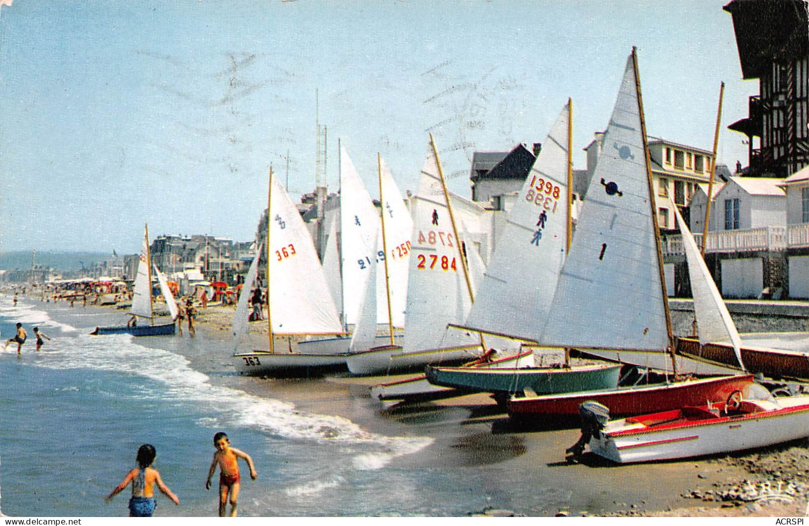 14  VILLERS Sur MER   L'école De Voile  (Scan R/V) N°  28   \MR8048 - Villers Sur Mer