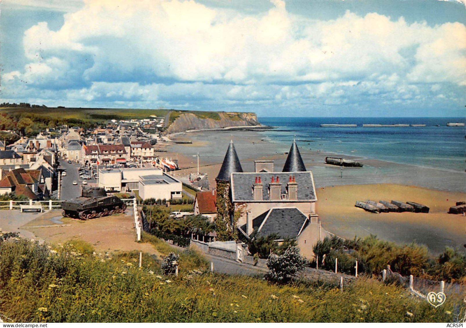 14 ARROMANCHES  Port WINSTON  Vue Générale Et Tank   (Scan R/V) N°   29   \MR8046 - Arromanches