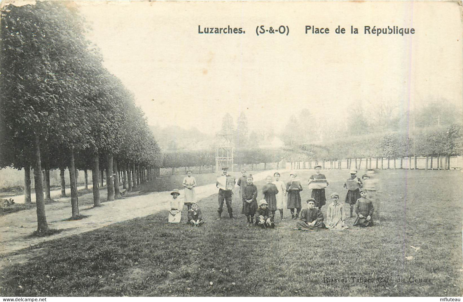95* LUZARCHES  Place De La Republique      RL29,1650 - Luzarches
