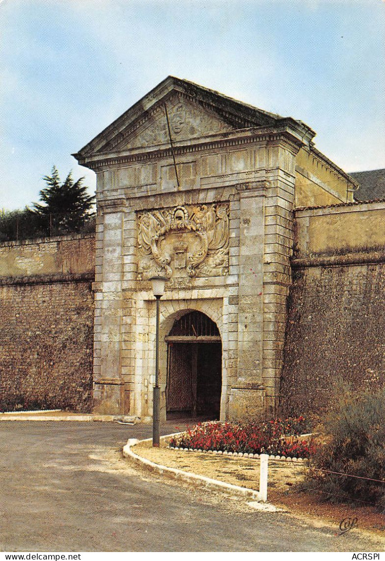 17  Île De Ré   SAINT MARTIN DE Ré  La Porte Du Pénitencier  Prison Centrale   (Scan R/V) N°  43   \MR8075 - Saint-Martin-de-Ré