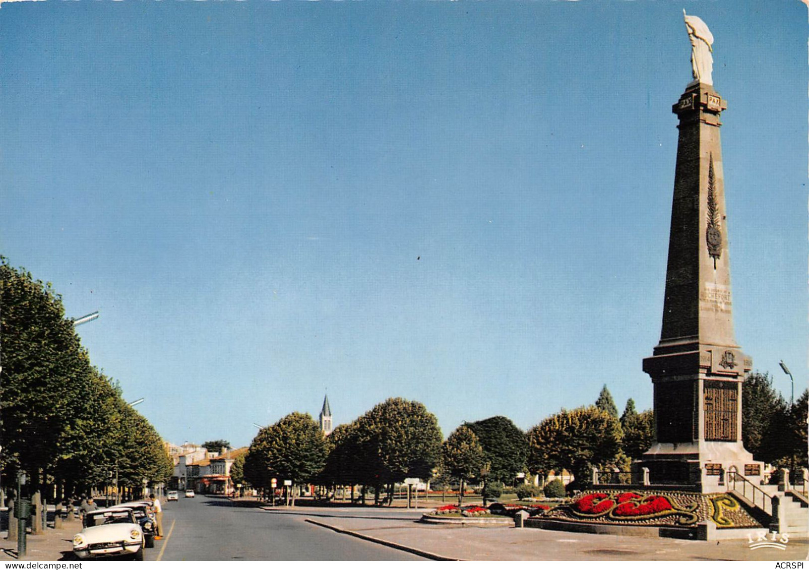 17  ROCHEFORT Sur MER Le Monument Aux Morts      (Scan R/V) N°  23   \MR8075 - Rochefort