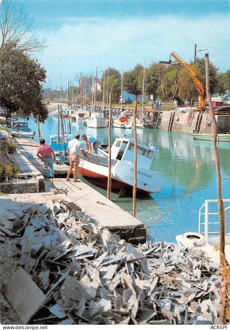 17  LA TREMBLADE  Le Canal Et Les Installations       (Scan R/V) N°   21   \MR8074 - La Tremblade