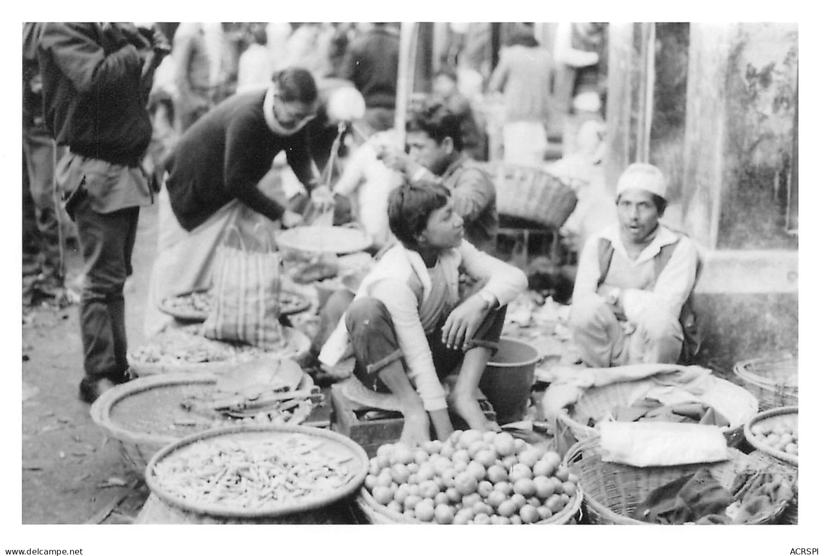 NEPAL KATMANDOU Marchande De Légumes  Chittadhar Marg Mahaboudha En 1984  Katmandhu  Katmandu KATHMANDU N°  68 \MR8073 - Nepal