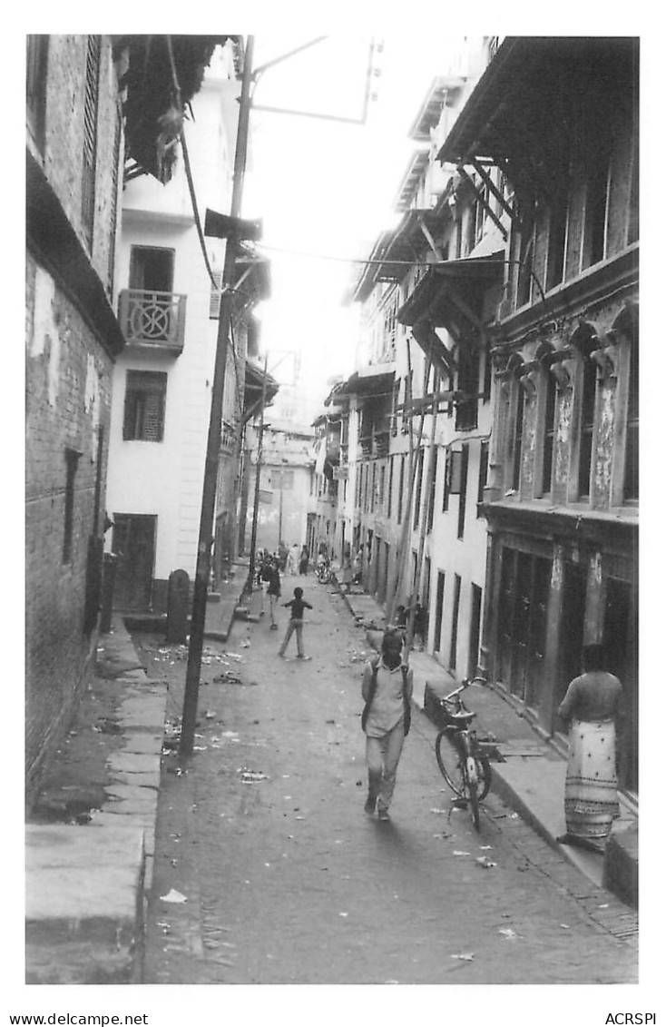 NEPAL KATMANDOU Ruelle Donnant Sur TENGAL Année 1984  Katmandhu  Katmandu N°  12   \MR8073 - Népal