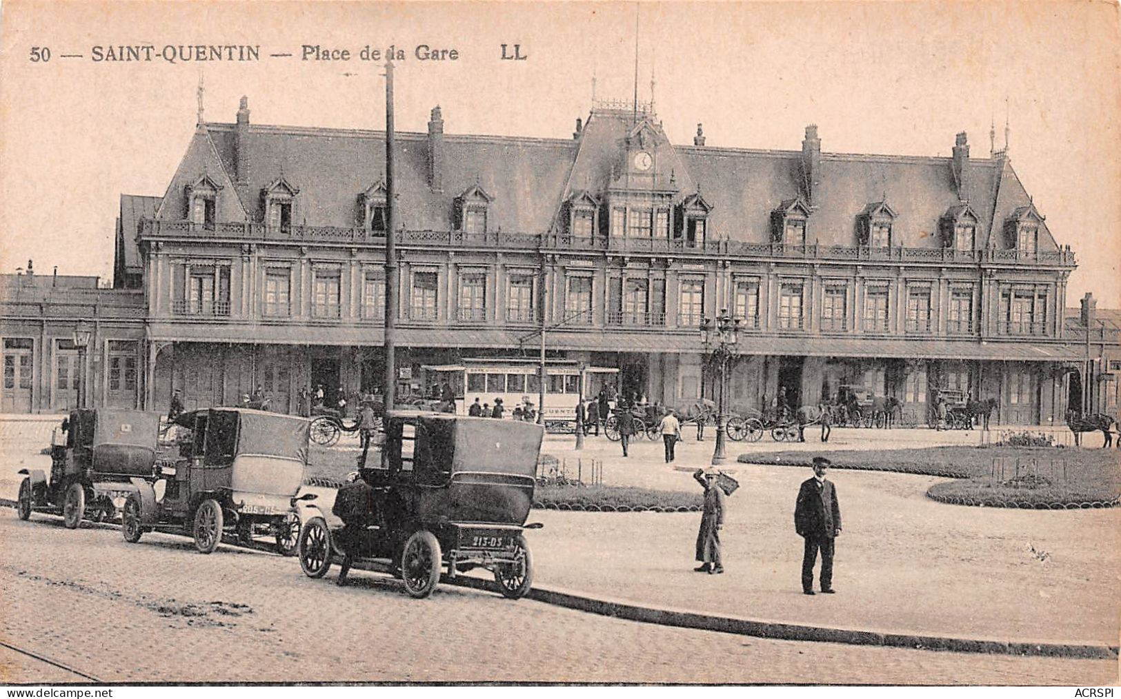 02   SAINT-QUENTIN   Place De La Gare  (Scan R/V) N°  31   \MR8084 - Saint Quentin