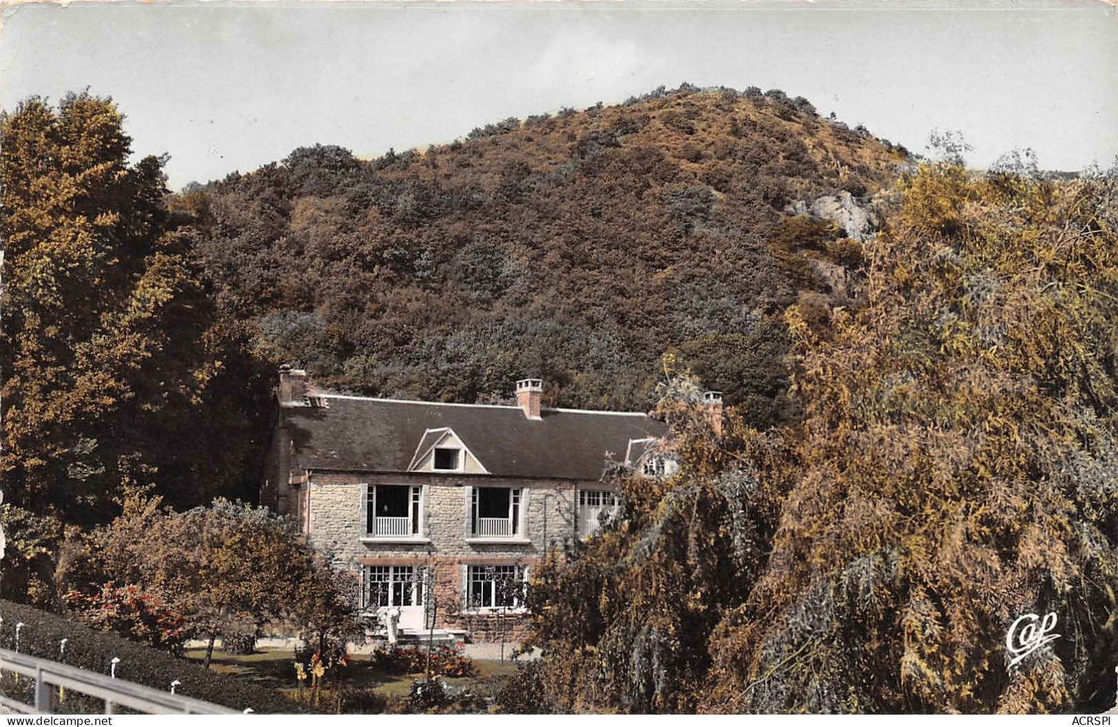 14   Clécy   Villa Devant Le Pain De Sucre  En Suisse Normande                        (Scan R/V) N°   3   \MR8080 - Clécy