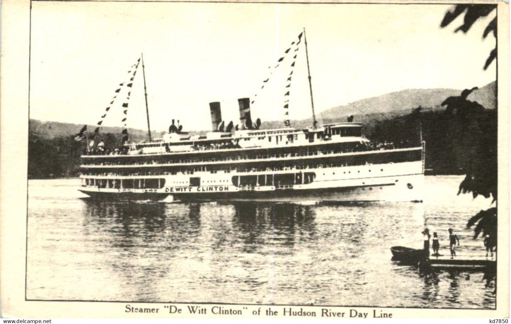 Steamer De Witt Clinton Of The Hudson River Day Line - Paquebots