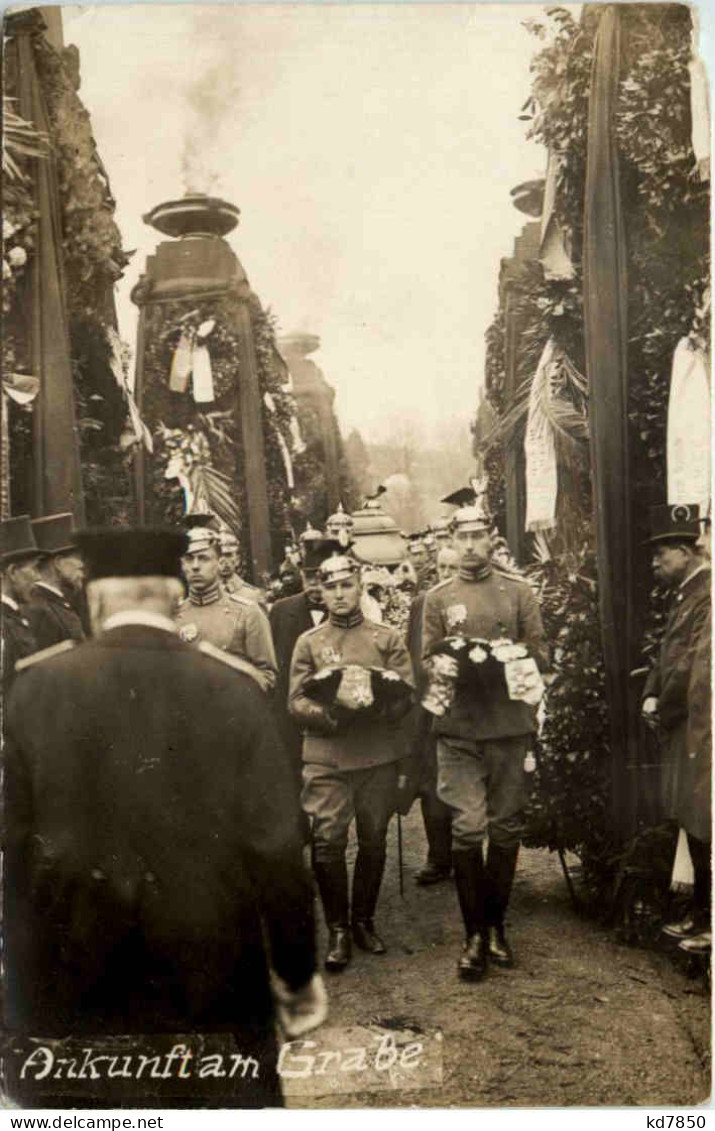 Ankunft Am Grabe - War Cemeteries