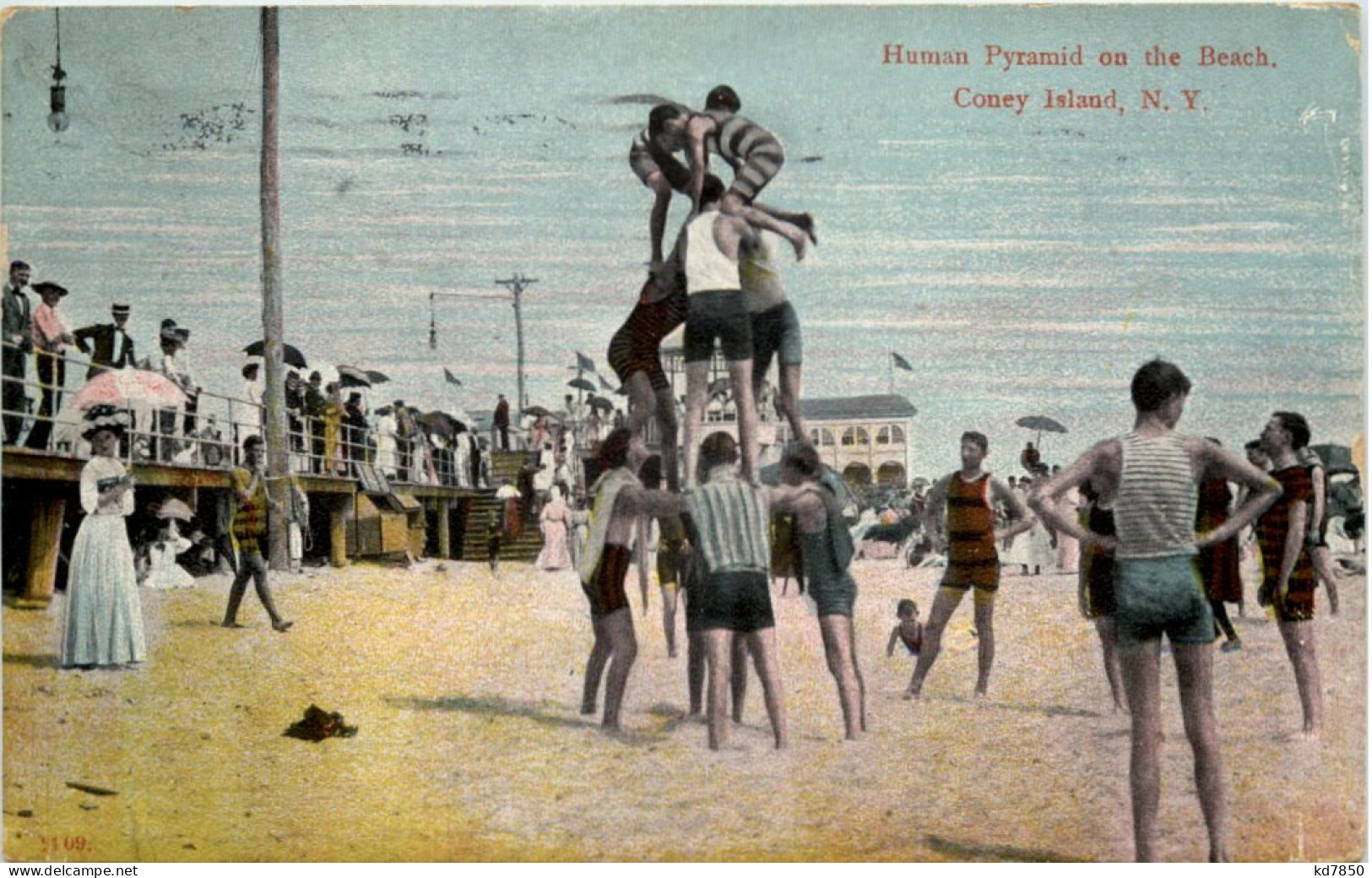 Coney Island - Human Pyramid On The Beach - Autres & Non Classés