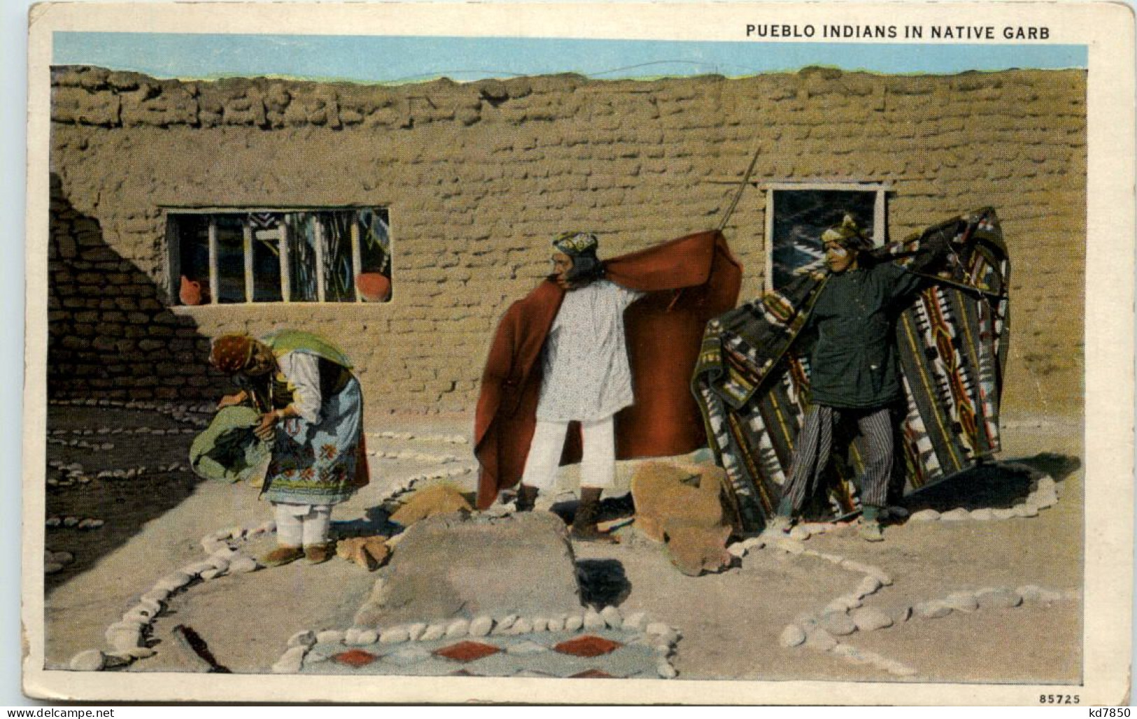 Pueblo Indians In Native Garb - Indios De América Del Norte