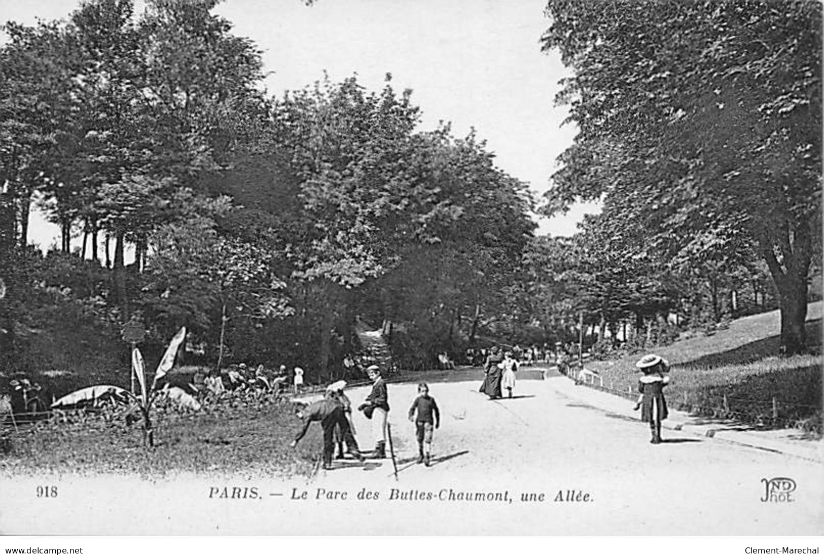 PARIS - Le Parc Des Buttes Chaumont - Une Allée - Très Bon état - Arrondissement: 18