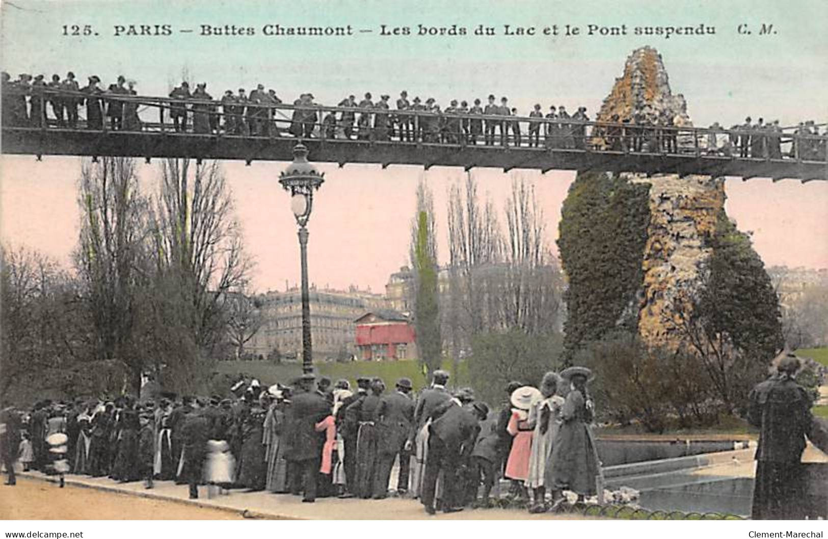 PARIS - Buttes Chaumont - Les Bords Du Lac Et Le Pont Suspendu - Très Bon état - Paris (19)