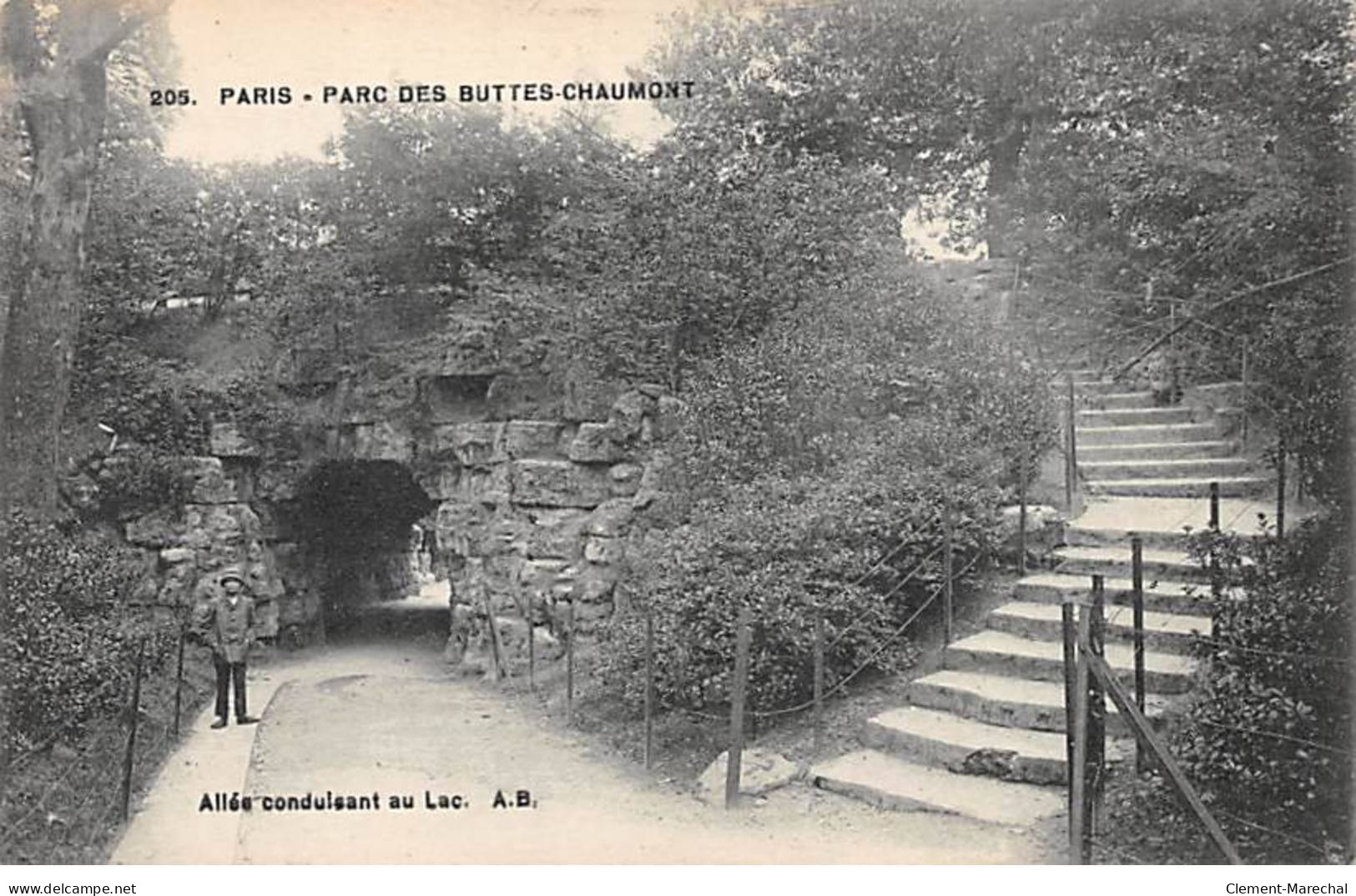 PARIS - Parc Des Buttes Chaumont - Allée Conduisant Au Lac - Très Bon état - District 19