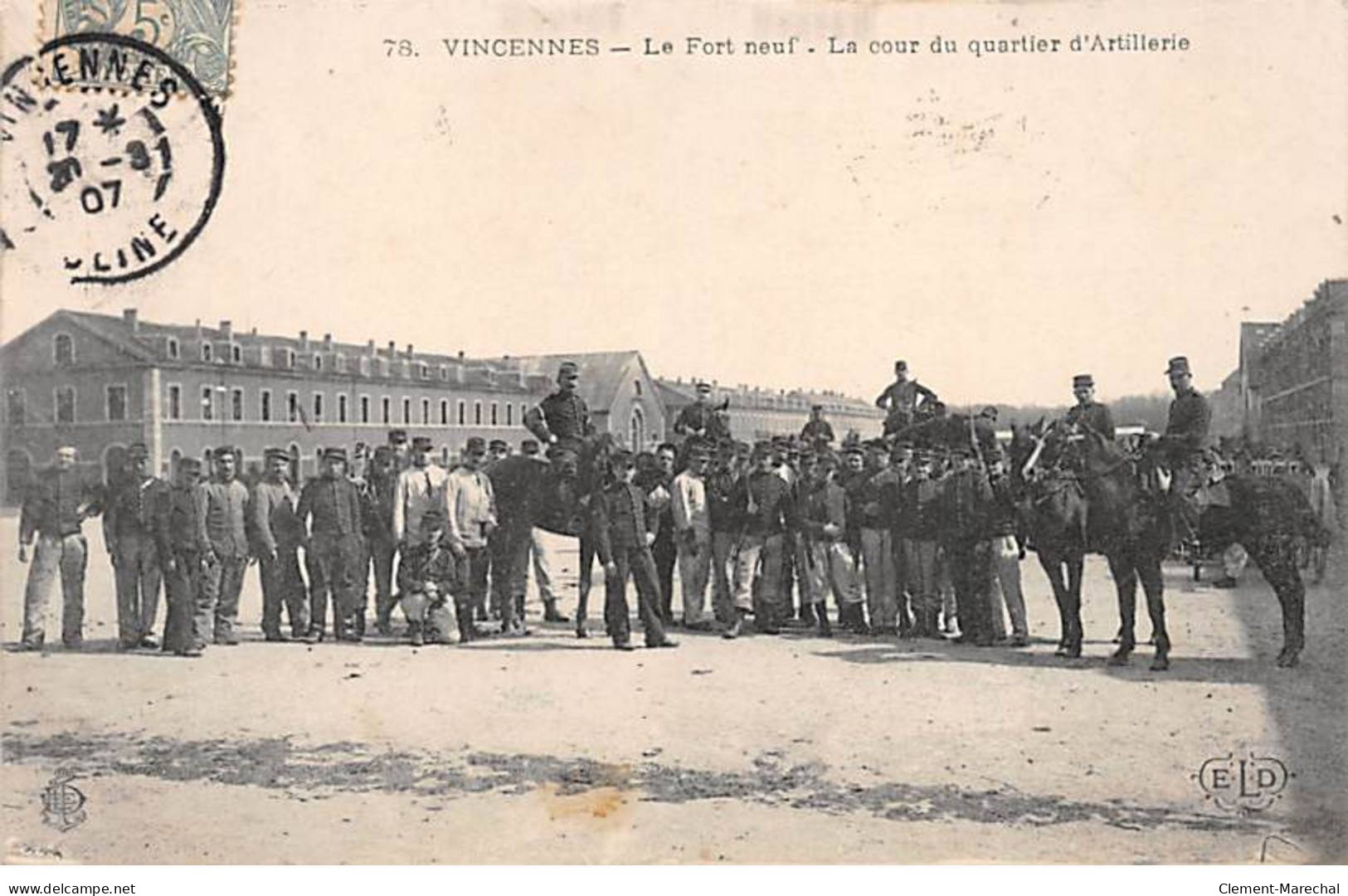 VINCENNES - Le Fort Neuf - La Cour Du Quartier D'Artillerie - Très Bon état - Vincennes