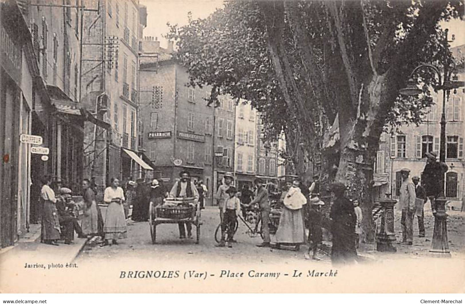 BRIGNOLES - Place Caramy - Le Marché - Très Bon état - Brignoles