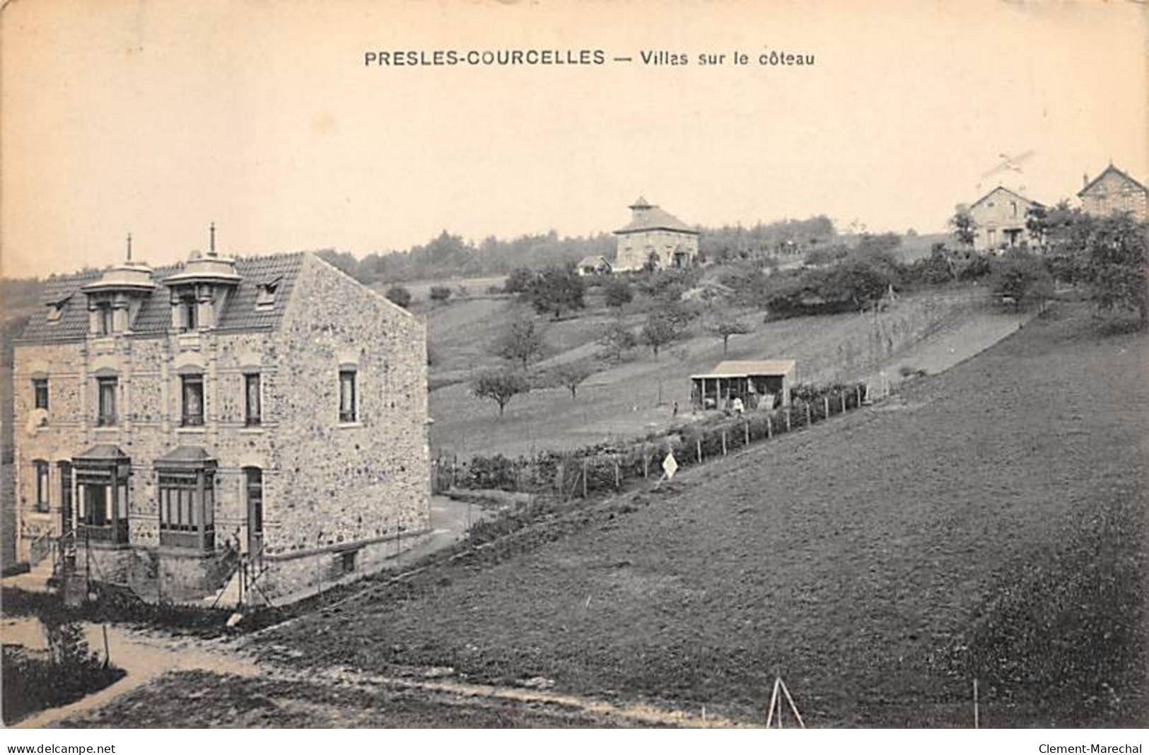 PRESLES - COURCELLES - Villas Sur Le Coteau - Très Bon état - Presles