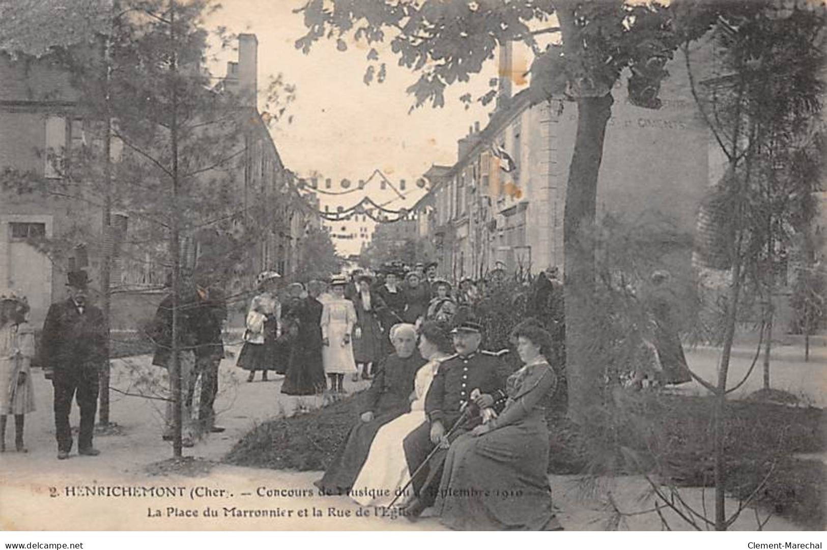 HENRICHEMONT - Concours De Musique De Septembre 1910 - La Place Du Marronnier Et La Rue De L'Eglise - Très Bon état - Henrichemont
