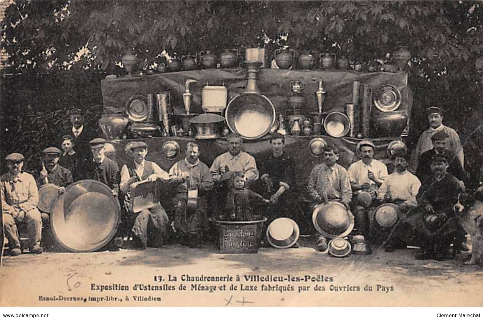 La Chaudronnerie à VILLEDIEU LES POELES - Exposition D'Ustensiles De Ménage Et De Luxe - Très Bon état - Villedieu