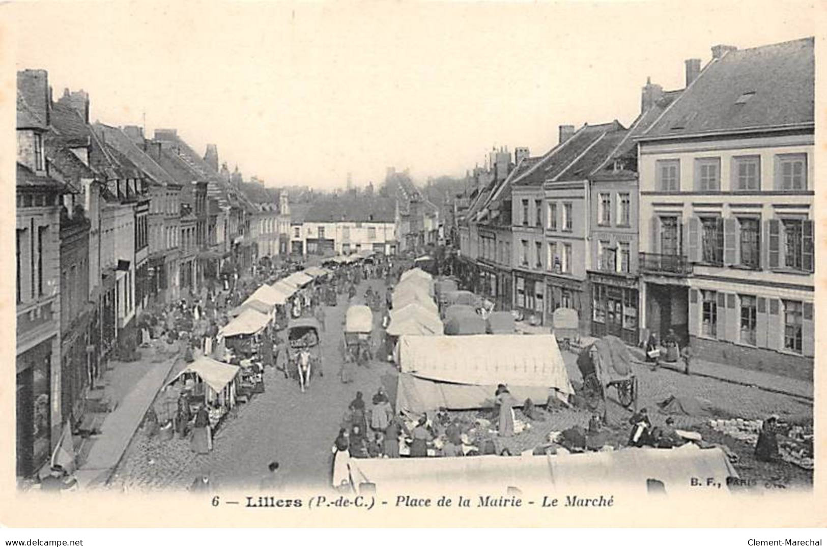 LILLERS -Place De La Mairie - Le Marché - Très Bon état - Lillers