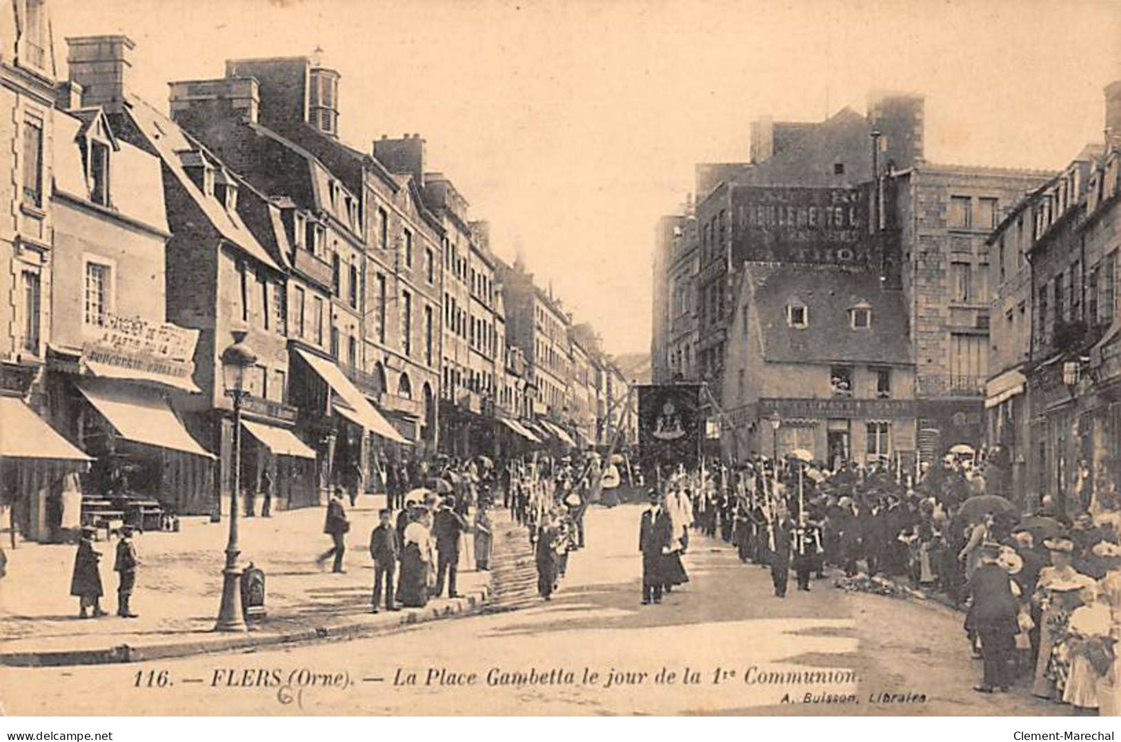 FLERS - La Place Gambetta Le Jour De La 1re Communion - Très Bon état - Flers