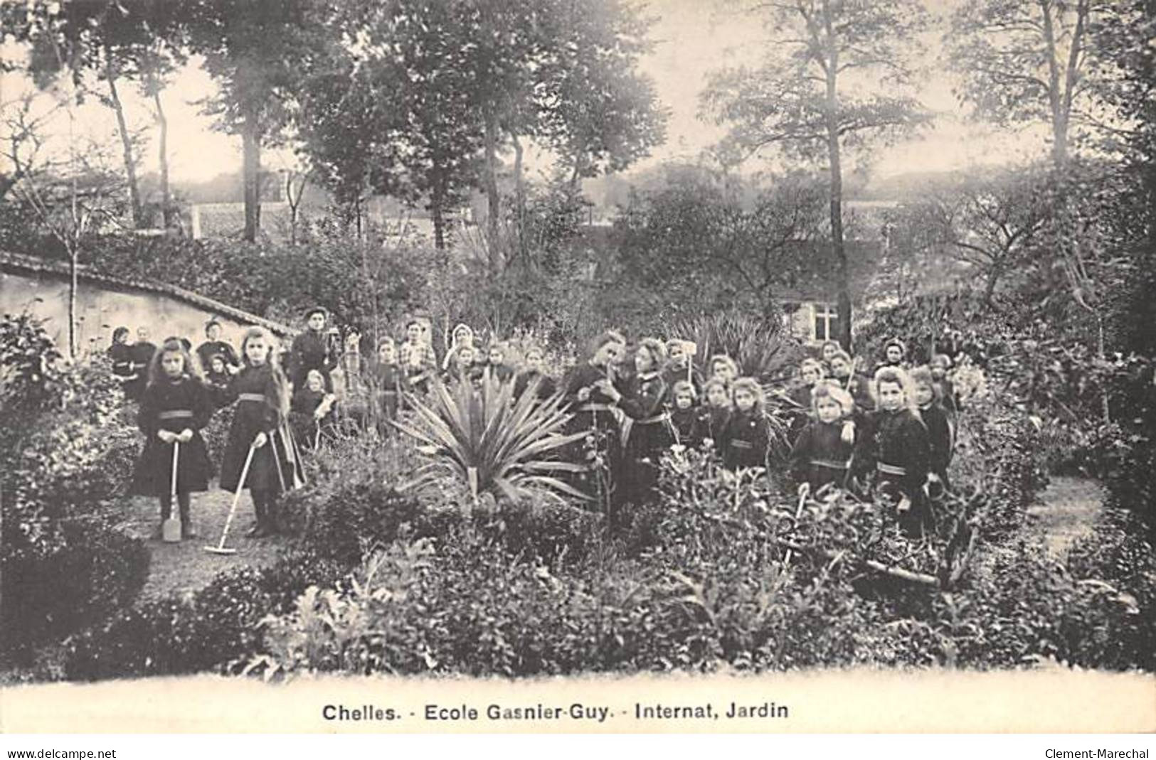 CHELLES - Ecole Gasnier Guy - Internat, Jardin - Très Bon état - Chelles