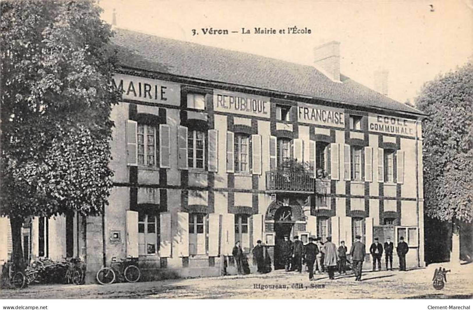 VERON - La Mairie Et L'Ecole - Très Bon état - Veron