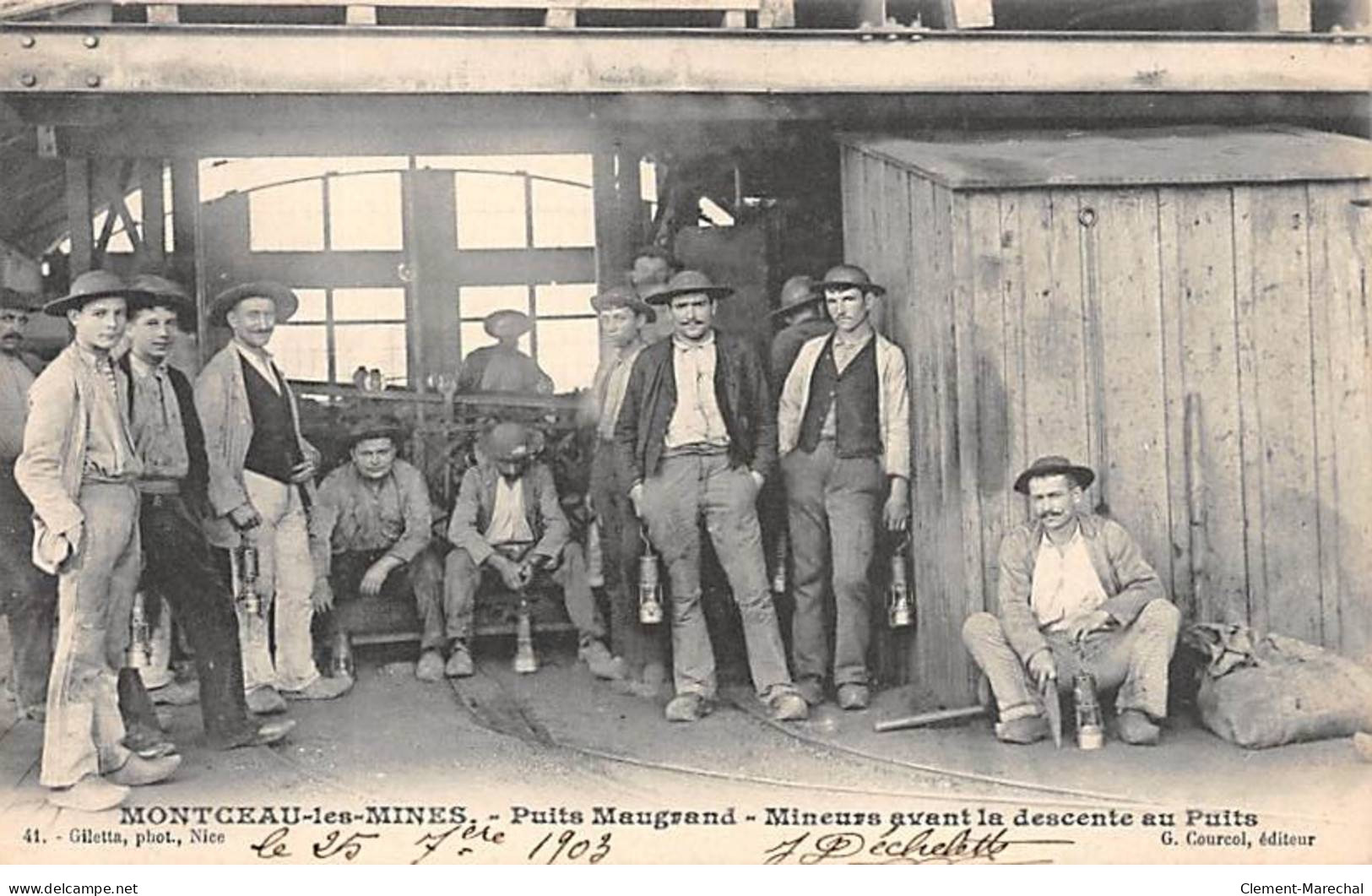 MONTCEAU LES MINES - Puits Maugrand - Mineurs Avant La Descente Au Puits - Très Bon état - Montceau Les Mines