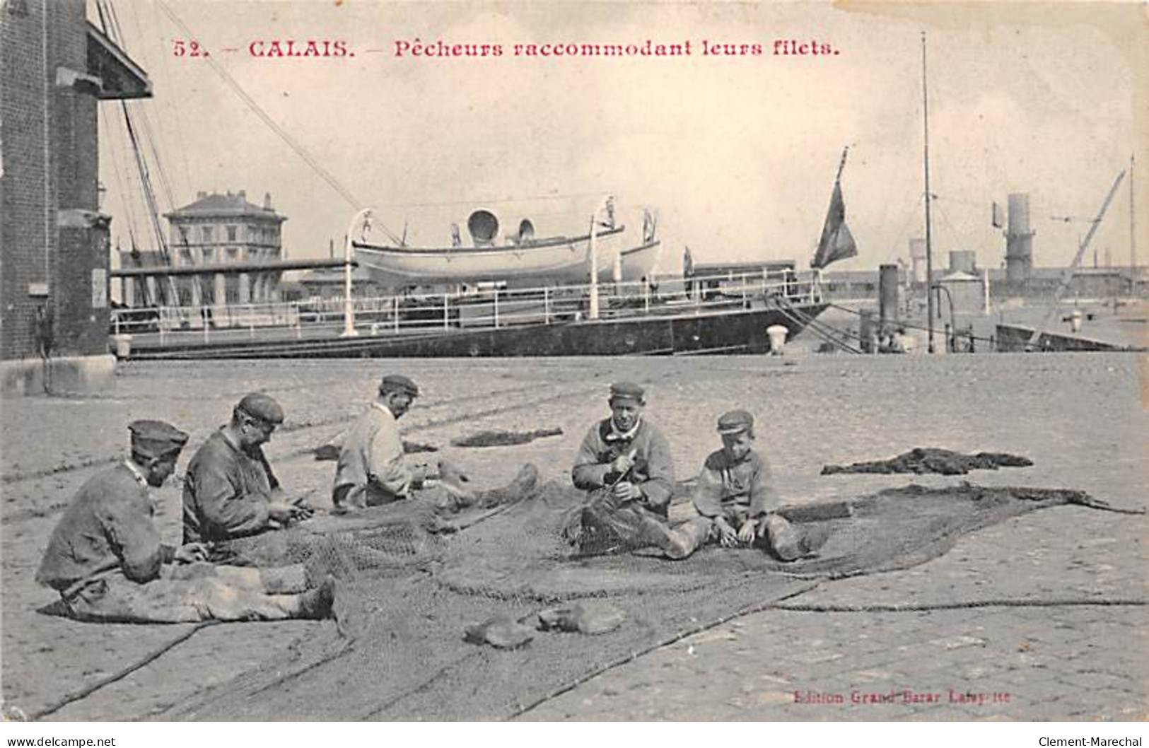 CALAIS - Pêcheurs Raccommodant Leurs Filets - Très Bon état - Calais