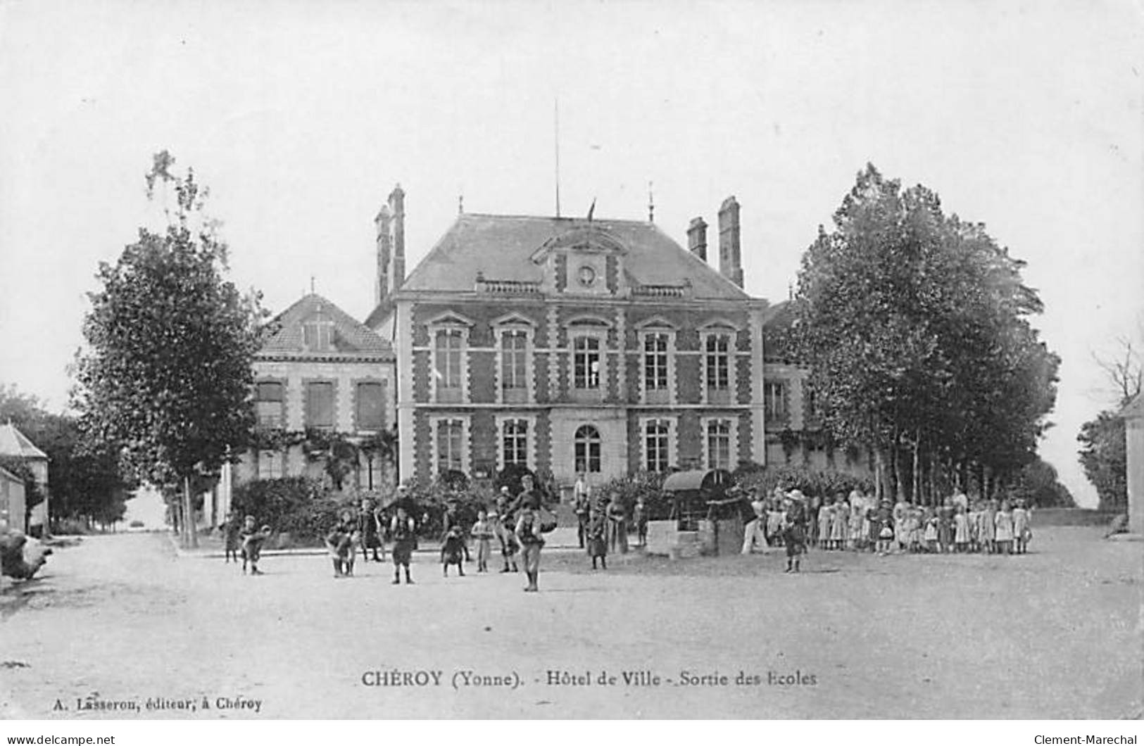 CHEROY - Hôtel De Ville - Sortie Des Ecoles - Très Bon état - Cheroy