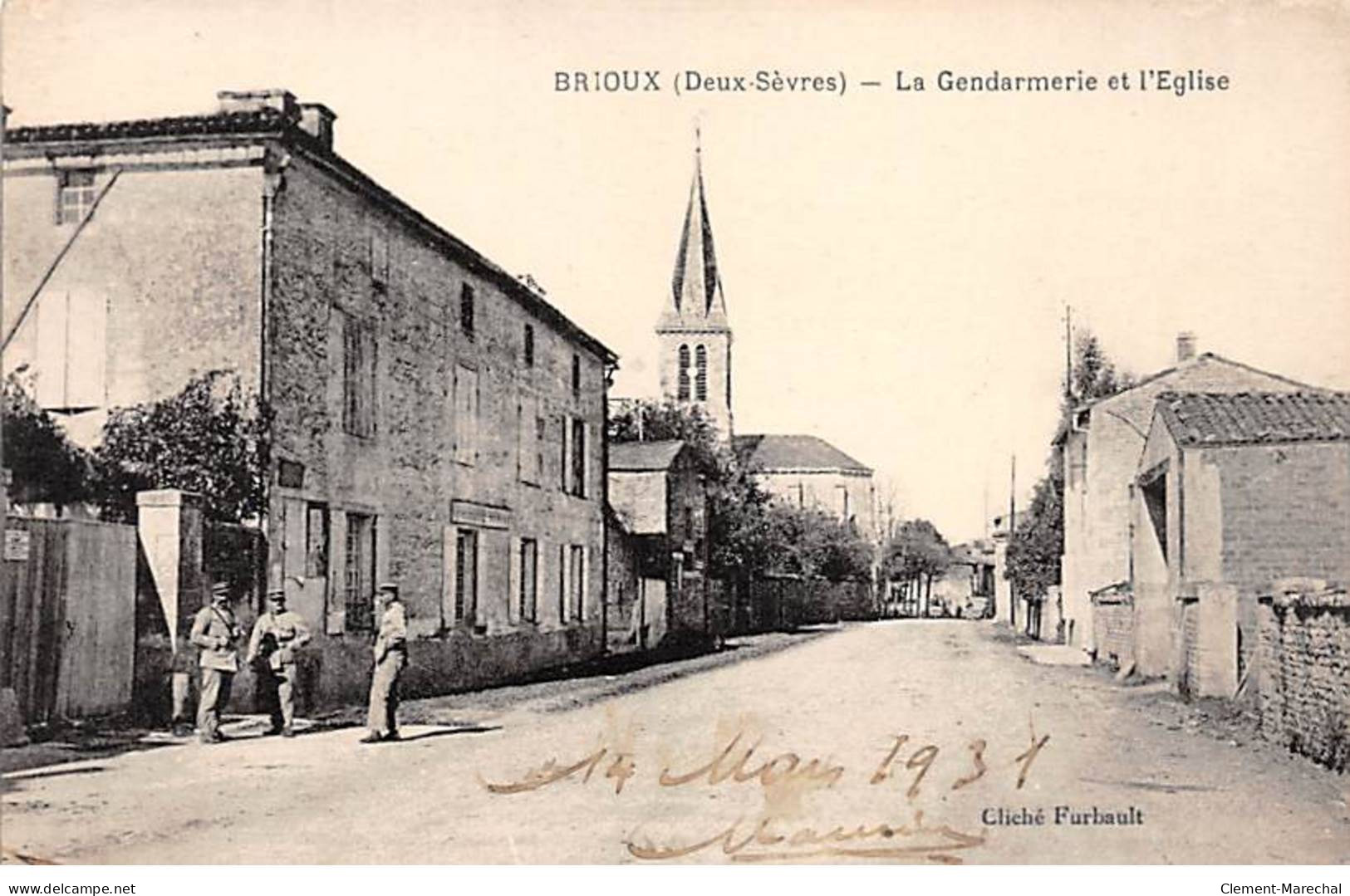 BRIOUX - La Gendarmerie Et L'Eglise - Très Bon état - Brioux Sur Boutonne
