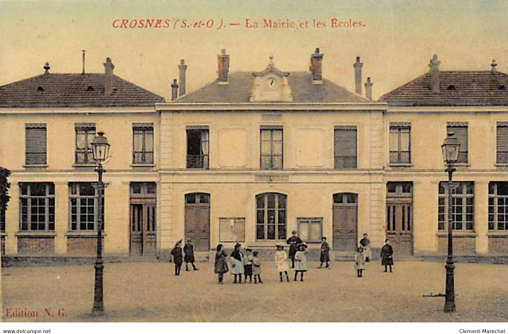 CROSNES - La Mairie Et Les Ecoles - Très Bon état - Crosnes (Crosne)