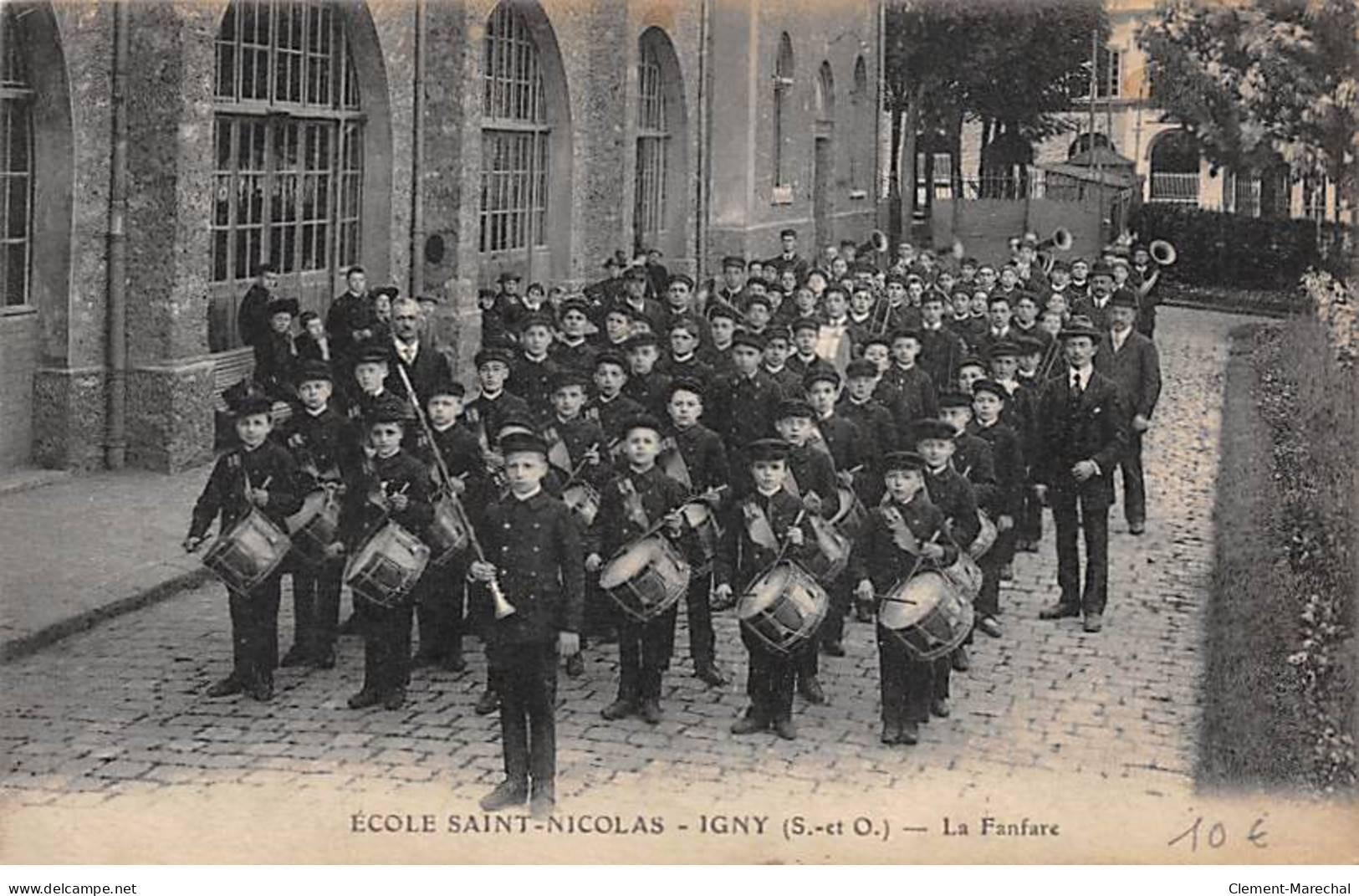 IGNY - Ecole Saint Nicolas - La Fanfare - état - Igny